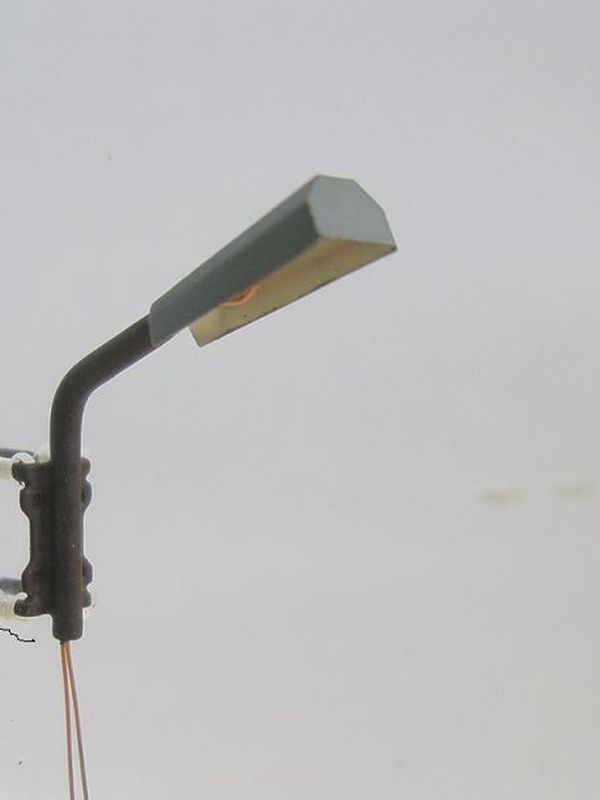2695 – Lampa elektryczna
